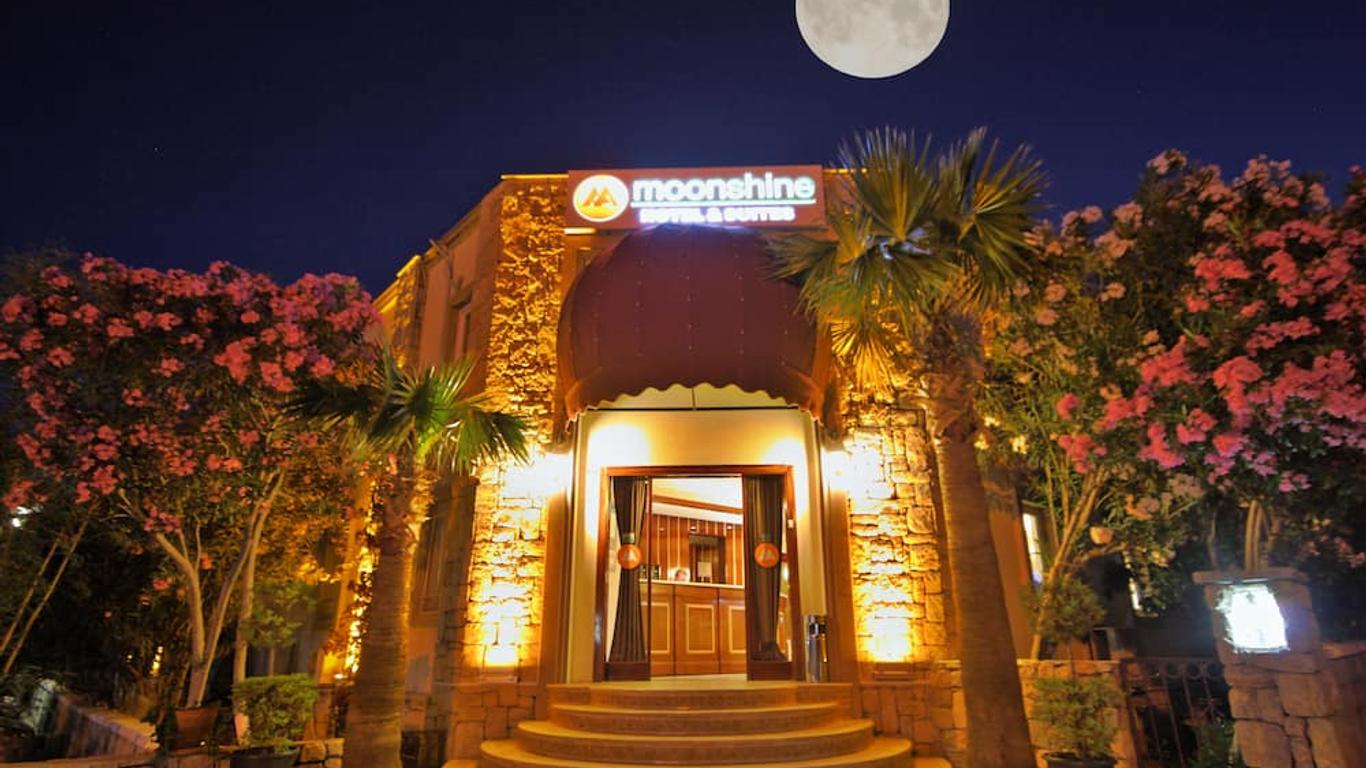 Moonshine Hotel & Suites