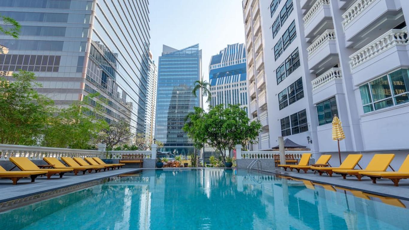 Boulevard Hotel Bangkok Sukhumvit