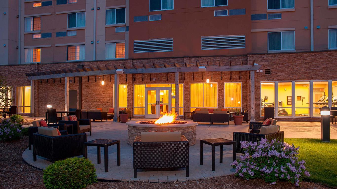 Courtyard Milwaukee Airport