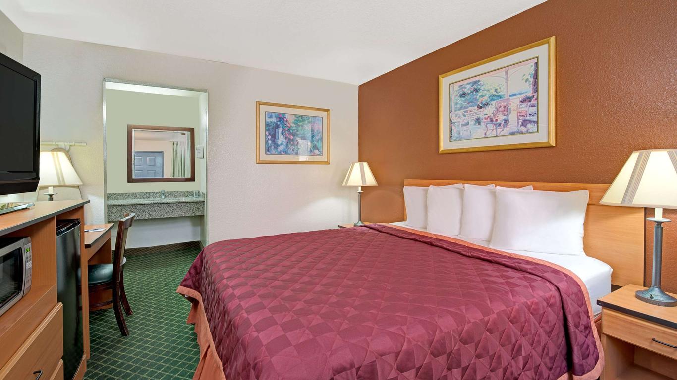 Travelodge by Wyndham Sacramento / Rancho Cordova