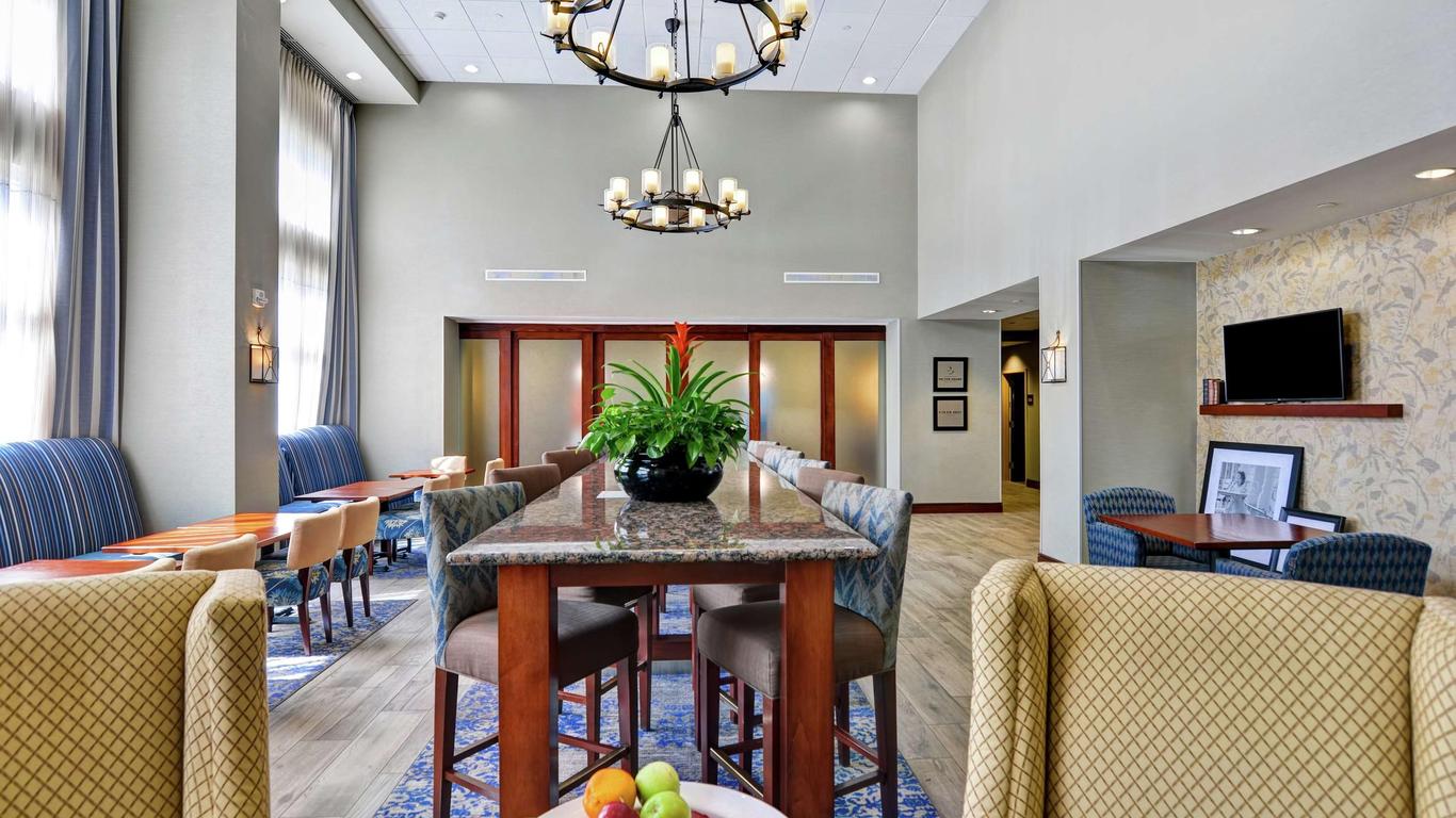 Hampton Inn & Suites Fredericksburg-at Celebrate Virginia