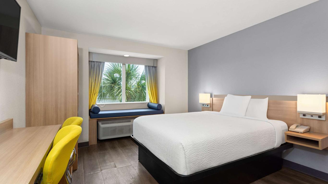 Microtel Inn & Suites by Wyndham Panama City