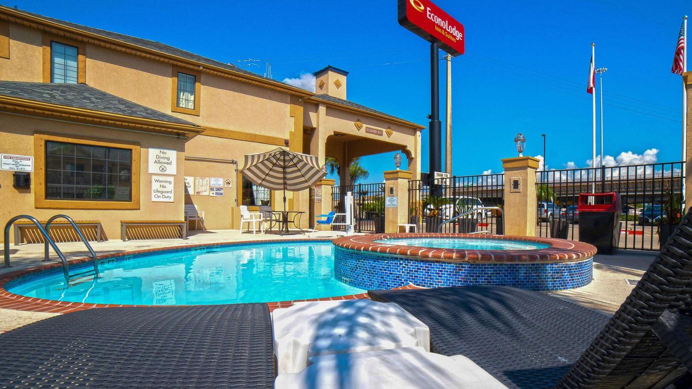 Econo Lodge Inn and Suites Corpus Christi