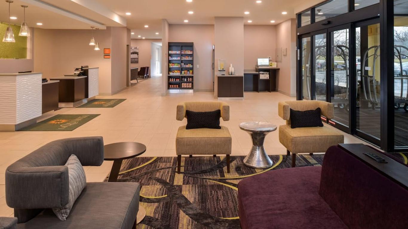 La Quinta Inn & Suites by Wyndham Indianapolis South