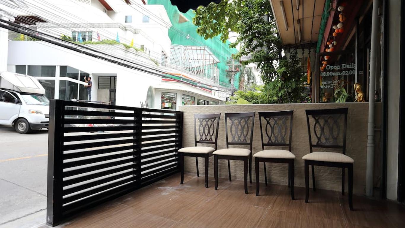 Sukhumvit 20 Guest House